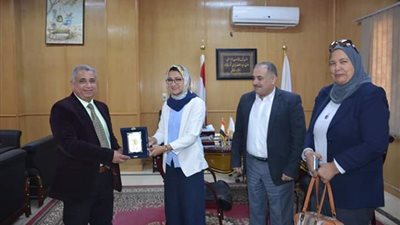 نائب محافظ الوادي الجديد تبحث إنشاء معهد فني صحي (صور)