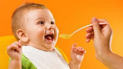 طبيب يحذر من خطورة العسل الأبيض على الأطفال: يسبب مرض السكر