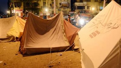 ازدياد أعداد خيام المعتصمين أمام الدفاع للمطالبة بانتخابات رئاسية مبكرة