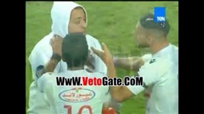 بالفيديو.. مشجع زملكاوي يحاول الاعتداء على لاعب المحلة