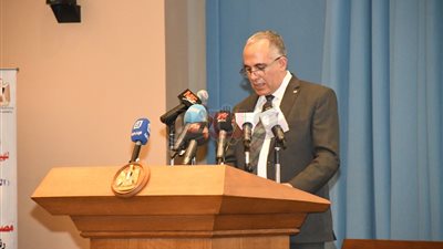 الإسكان: جار تنفيذ 19 محطة لتحلية مياه البحر.. و181 لمعالجة الصرف الصحي