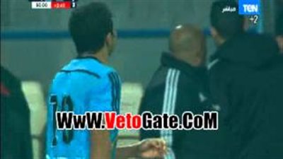 بالفيديو.. لاعب غزل المحلة «يبصق» على الجهاز الفنى للفريق