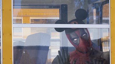 ريان رينولدز يعلق على شراء ديزني لشركة فوكس بصورة ساخرة