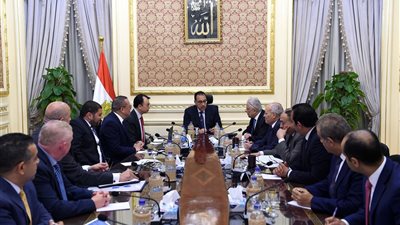 مدبولي يبحث مع شركة صينية إنشاء فصول متنقلة للحد من كثافات المدارس