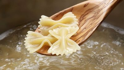 الطريقة المثالية لطهي المكرونة.. السر في غلي المكرونة