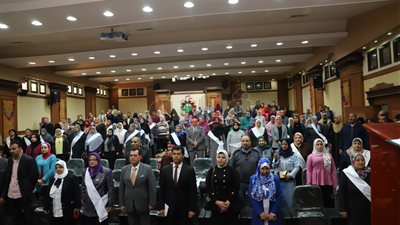 «القوى العاملة» تكرم 68 أما مثالية بالوزارة ومديرياتها (صور)