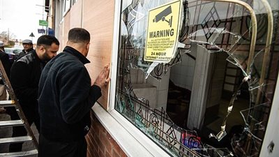 هجمات إرهابية جديدة على 5 مساجد في بريطانيا (فيديو وصور)