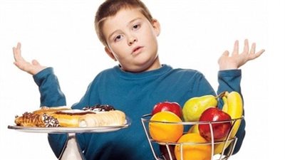 4 أطعمة تصيب طفلك بالسمنة.. احذريها