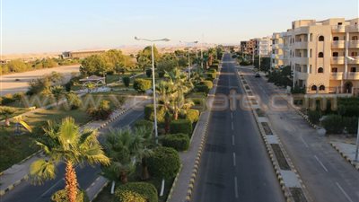 بالصور.. الانتهاء من تطوير طريق المطار بمدينة طيبة الجديدة