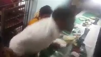 مزحة عروس مع عريسها تنتهي بصدمة الجميع (فيديو)