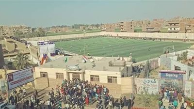 تجمهر المشجعين بعد منعهم من دخول مباراة الأهلي ومنيا القمح (صور)