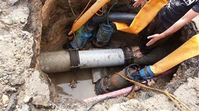 كسر بخط مياه وراء انقطاعها عن مناطق بأسوان