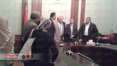 محافظ الإسكندرية يبتكر صناديق خرسانية للقضاء على القمامة