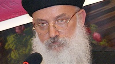 وكيل البطريركية الأرثوذكسية يشكر المشاركين في قداس جنازة مكرم مهنى