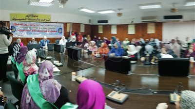 جامعة الأزهر تكرم النماذج المضيئة من الأمهات المثاليات (صور)