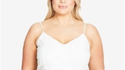 انتقادات حادة لامرأة بسبب لون فستانها في حفل زفاف (صور)