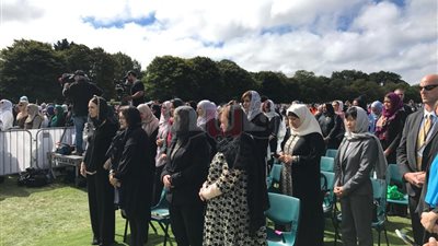 وزيرة الهجرة تشارك في المراسم الرسمية لجنازة شهداء حادث المسجدين (صور)