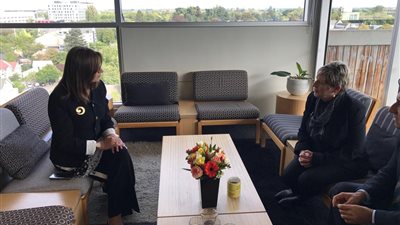 نبيلة مكرم تلتقي وزير الدفاع وعمدة كرايستشيرش النيوزيلنديين (صور)