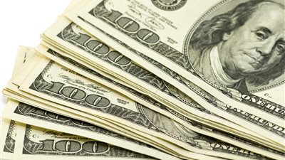 الدولار المتألق في 2015 يتراجع قبيل عيد الميلاد