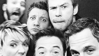 جيرمي رينر يروج لفيلم «Avengers» بصورة جديدة مع أبطاله