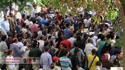 مثقفون ومبدعون يدعون الشعب إلى الالتزام بسلمية التظاهرات