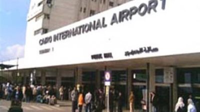 إحباط محاولة تهريب 720 شاشة تليفون محمول بمطار القاهرة.. وضبط طبنجة مع راكب