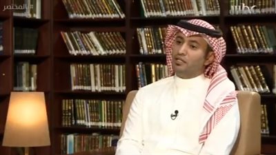 إمام الحرم المكي السابق: لا حرج بسفر المرأة بدون محرم (فيديو)