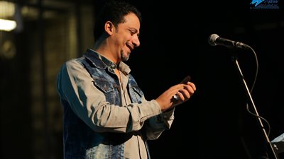 الهلباوى يحتفل بعيد الأم مع محبيه في ساقية الصاوي (صور)