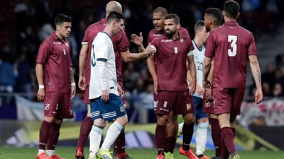 بمشاركة ميسي الأرجنتين تخسر بثلاثية أمام فنزويلا (فيديو)