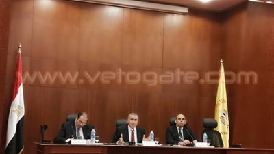 محافظ البنك المركزي: ملتزمون بسداد الديون الخارجية في مواعيدها.. و400 مليون دولار لقطاع البترول.. استبعاد 18 بنكًا من العطاءات الدولارية.. حريصون على خدمة الاقتصاد.. 3 اجتماعات دورية أسبوعيًا