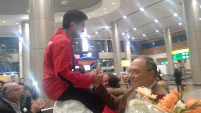 استقبال حافل لبطل الرماية أحمد توحيد بعد تأهله لأولمبياد 2020 (صور)