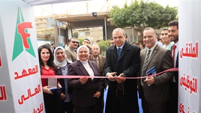 «سعفان» يفتتح أول ملتقي توظيف يرتكز على التدريب قبل التشغيل (صور)