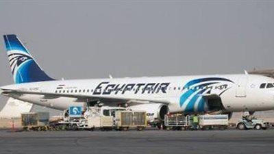 عودة رحلة مصر للطيران لمطار القاهرة بسبب وعكة صحية لأحد أفراد الطاقم