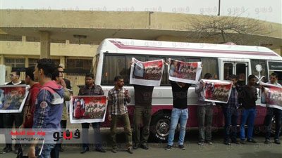 بالصور.. وقفة لطلاب الإرهابية بحقوق السادات بالمنوفية