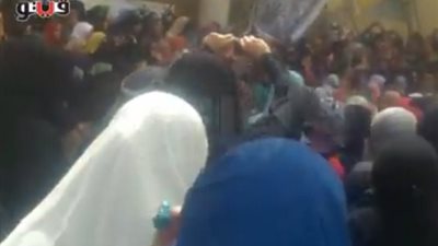 بالفيديو ..طالبات «الإرهابية» يشعلن الشماريخ داخل جامعة الأزهر