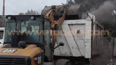 بالصور.. حملة مكبرة لرفع القمامة بمقابر التلين في منيا القمح