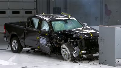 منظمة التأمين للسلامة تقيم 11 سيارة (فيديو)