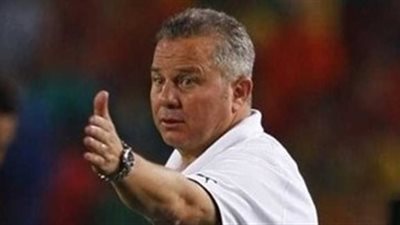 شوقى غريب يختبر لاعب «سان جيرمان» بمعسكر إسبانيا