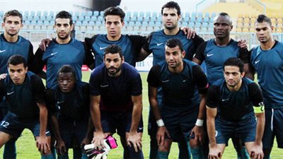 رئيس نادي إنبي يؤازر اللاعبين قبل لقاء الإسماعيلي