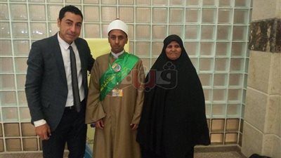 متسابق مصري كفيف يبهر الحضور في مسابقة القرآن (فيديو وصور)