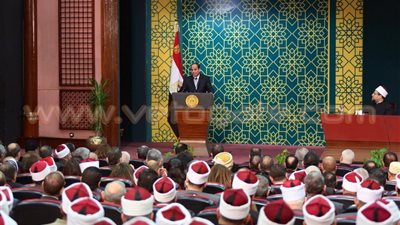 تفاصيل أسبوع رئاسي عصيب.. «السيسي» يبحث الموقف التنفيذي للمشروعات القومية.. يشهد الاحتفال بالمولد النبوي.. يهنيء المسلمين والمسيحيين.. يبحث مستجدات سد النهضة.. ويعزي خادم الحرمين والرئيس الم