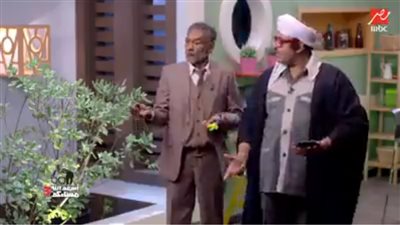 بالفيديو.. سيد رجب يفوز على «أبو حفيظة» في تحدي «دارتس»