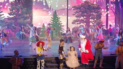 العرض الخاص لمسرحية «not frozen» بتقنية عالية الجودة (صور)