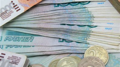 الروبل يرتفع قليلا بعد تراجعه أمام الدولار عند الفتح