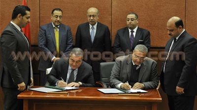 بالصور.. اجتماعات الحكومة في أسبوع.. توقيع اتفاقية قرض البنك الدولي.. إنشاء مجتمع عمراني بالقاهرة الجديدة.. إطلاق قرض «سيارة ثلاجة» لتوزيع المنتجات الغذائية.. وحصر أراضي مشروع «السلاسل 