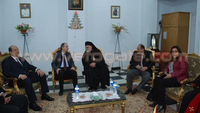 بالصور.. محافظ الجيزة يشارك الكاثوليك احتفالاتهم بأعياد الميلاد