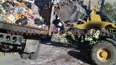 بالصور.. رفع 100 طن مخلفات من شوارع منفلوط بأسيوط