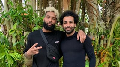 محمد صلاح ينشر صورة له مع «أوديل بيكهام» نجم كرة القدم الأمريكية