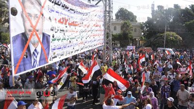 تزايد أعداد المتظاهرين أمام قصر الاتحادية