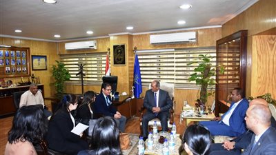 وفد هيئة التعاون الدولي اليابانية يناقش التعاون مع محافظة أسوان